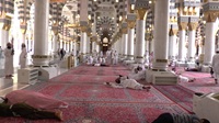 Masjid Nabawi inside sleeping Madinah